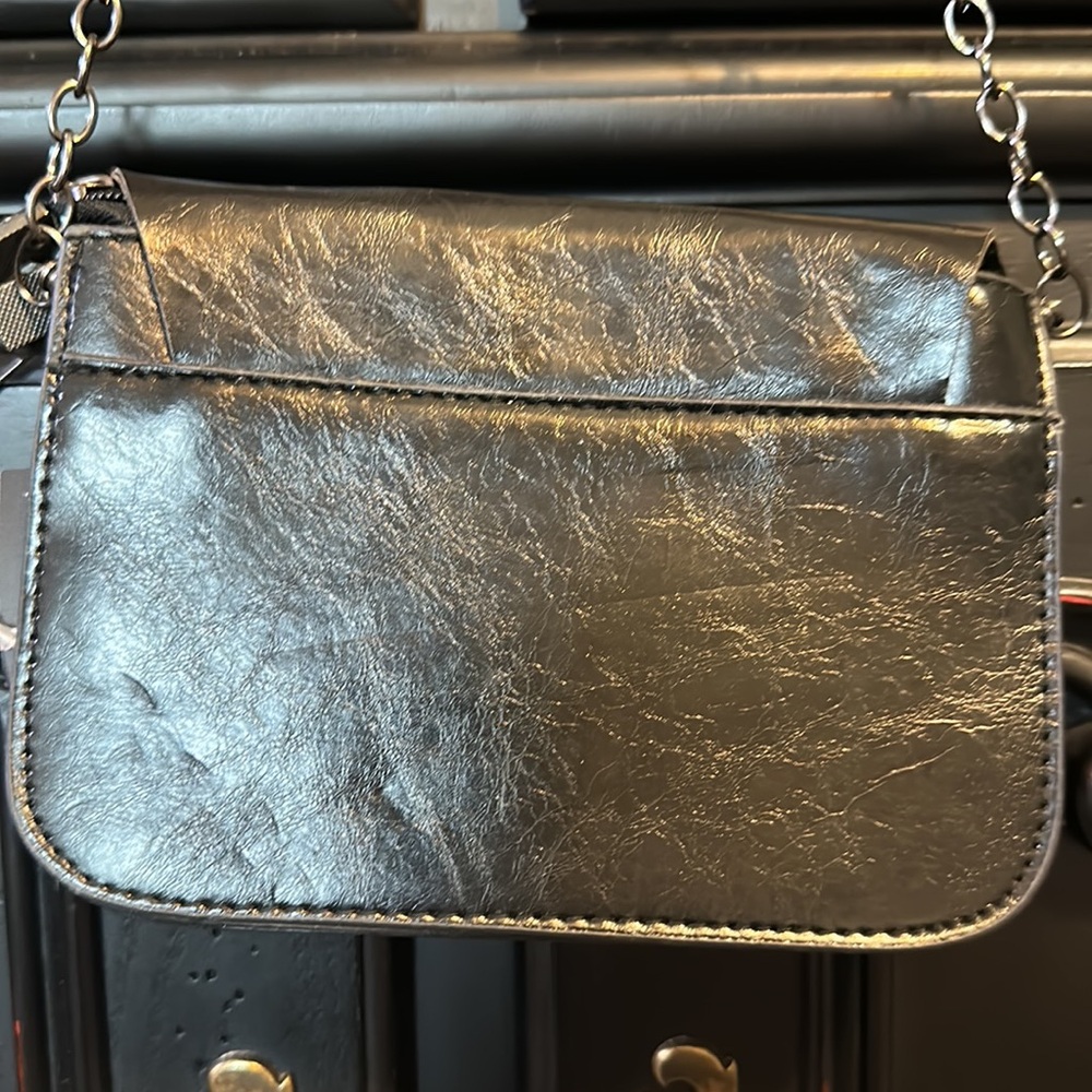 NWT cross body bag 7”x5.5” these are the cutest bags. - Picture 5 of 6
